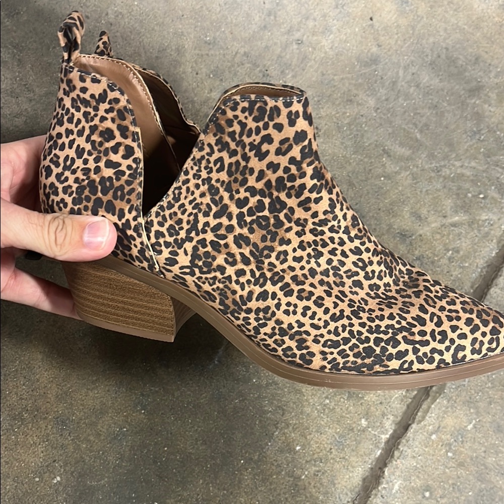 Universal Thread Brown Leopard Print Ankle Boots